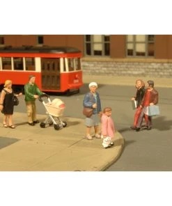 Bachmann Industries HO Strolling Figures